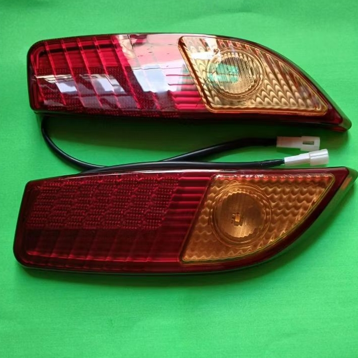 Lampu Reflektor Pintu Bagasi Belakang  Mobil Agya danAyla Tahun 2012 sampai 2016 .Mata kucingnya Mer