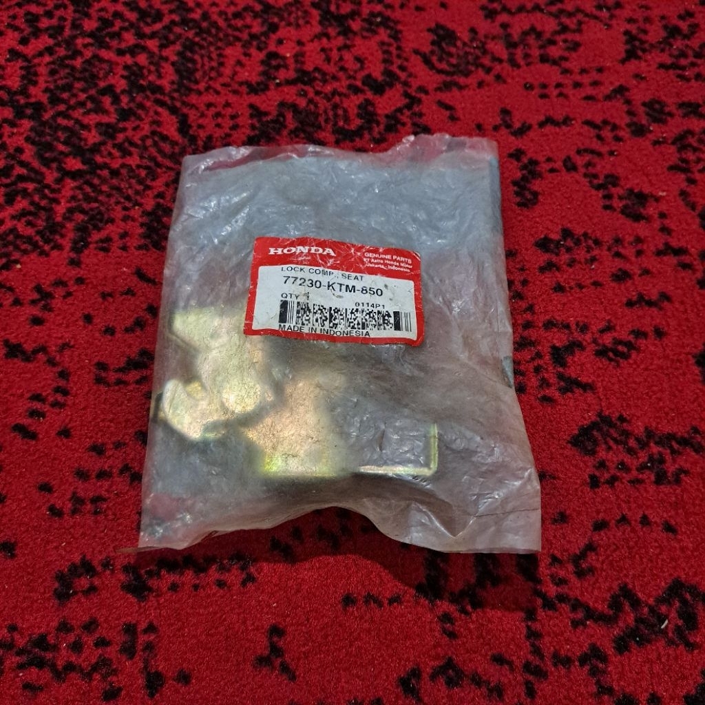 Dudukan kunci jok kancingan jok honda supra x 125 LOCK COMP SEAT 77230-KTM-850 Original AHM Astra ho