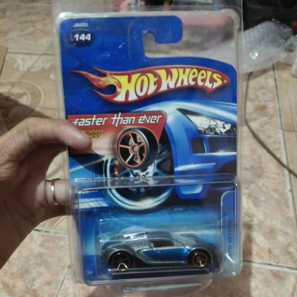 hotwheels Faster Than ever 2005 ( Bugatti Veyron)