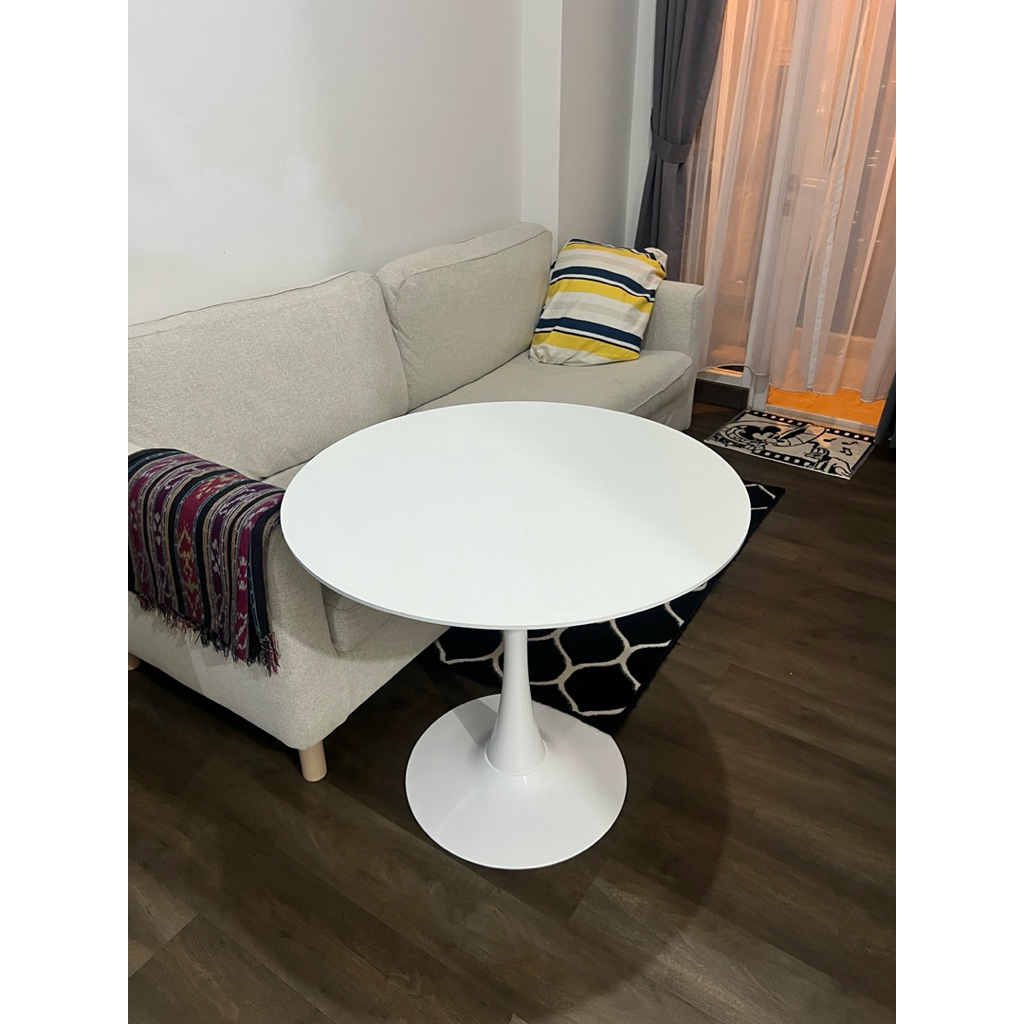 Meja Bulat Putih IKEA