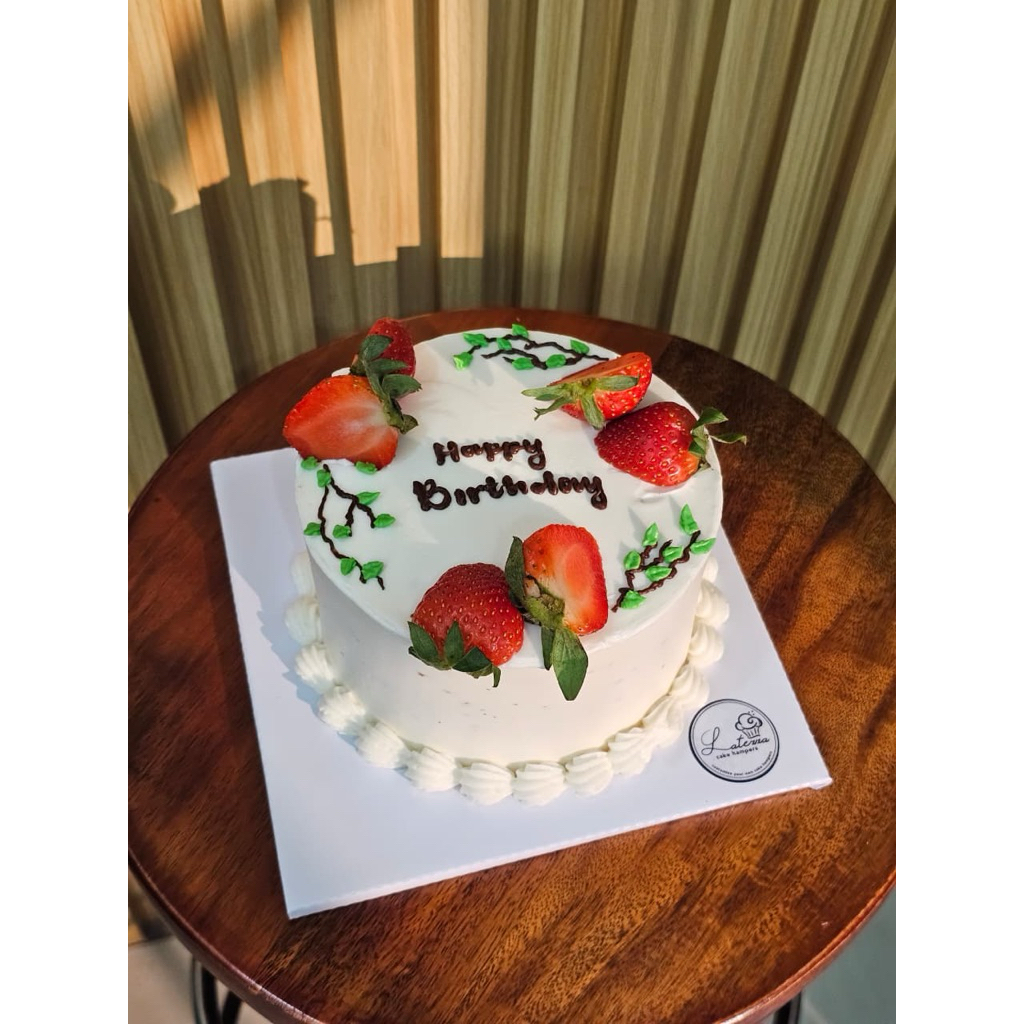 

cake strawberry fruit cake kue ultah d 15 cm vanilla cheese korean cake birthday cake blackforest kado ultah hadiah birthday kue coklat