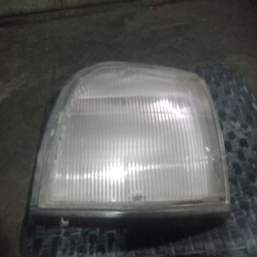 lampu sen Daihatsu charade kanan ready