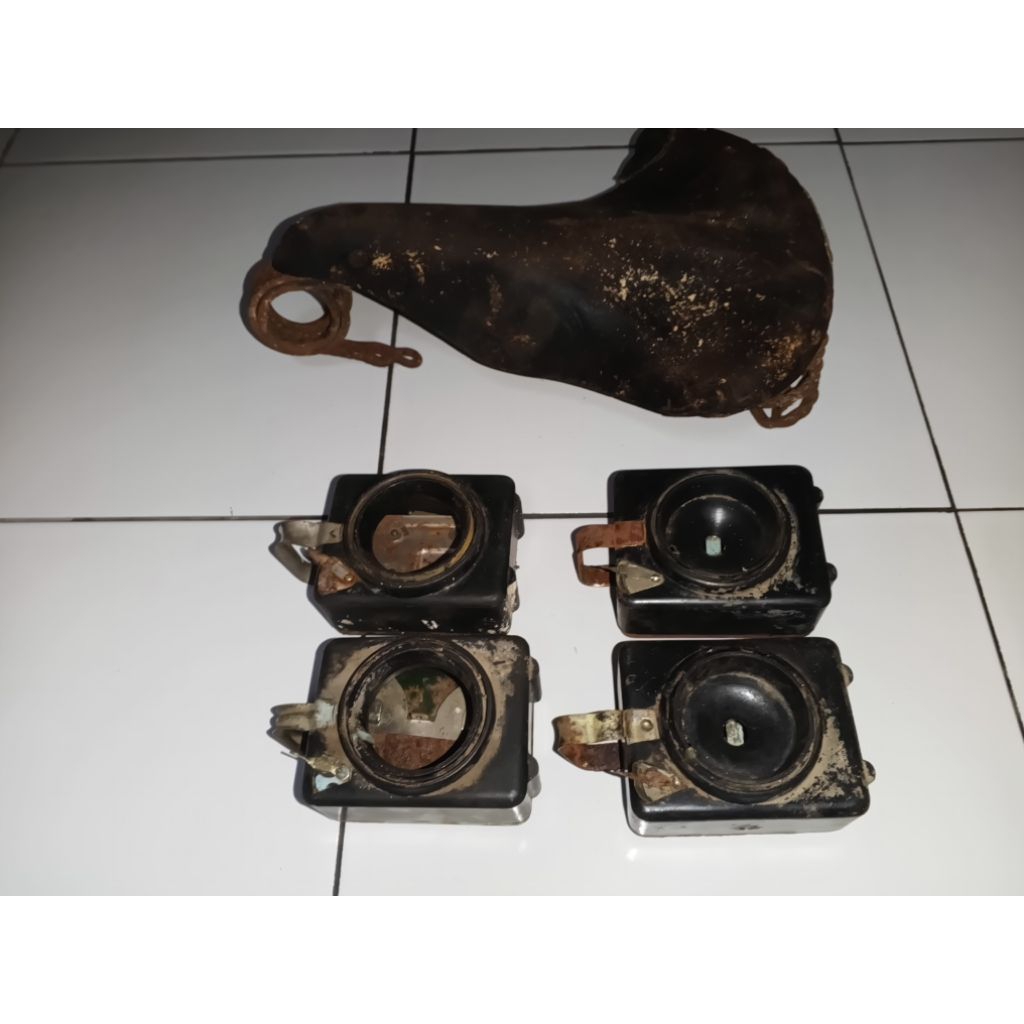 Lampu Sepeda Onthel Antik dan Jok