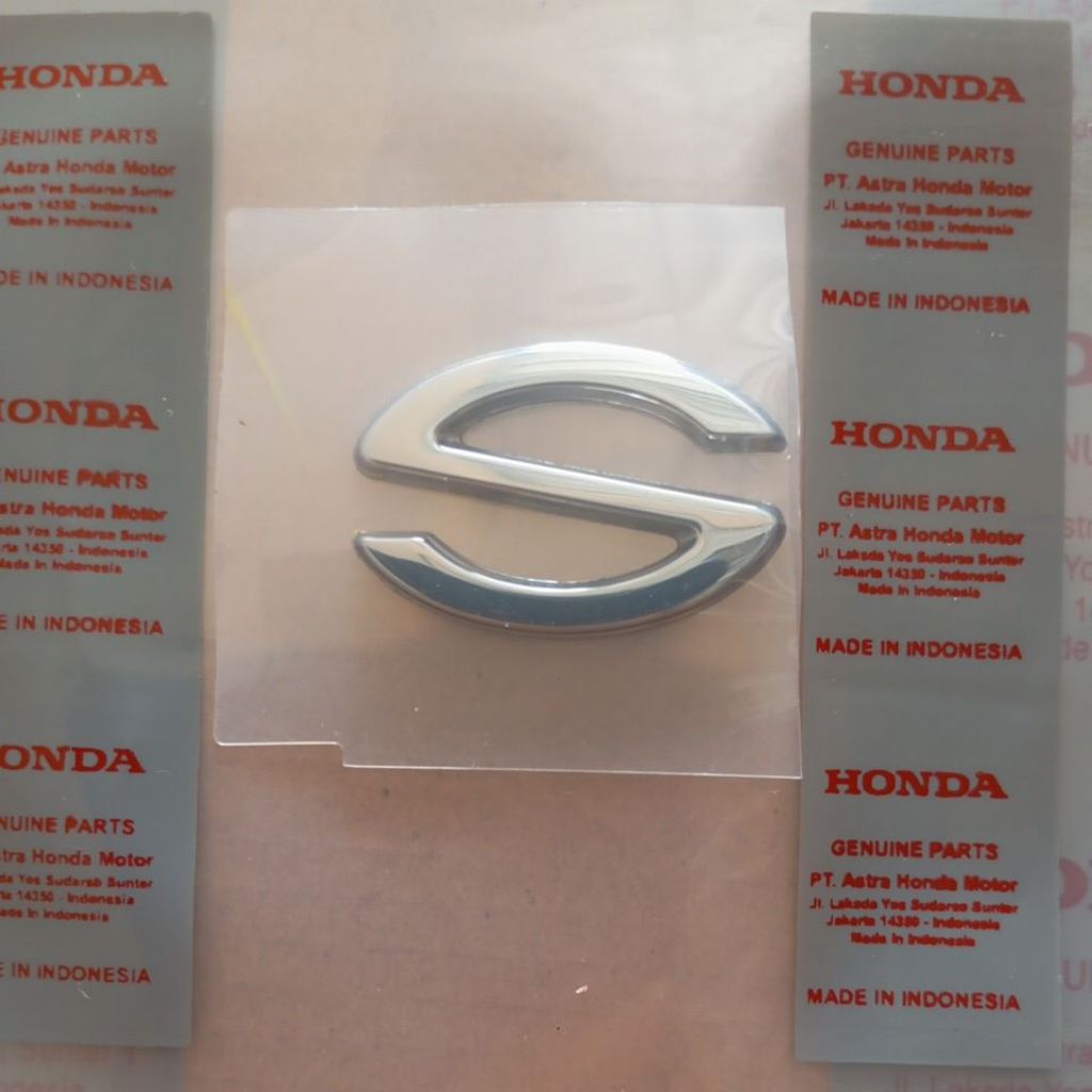 emblem scoopy huruf S 2017 2018 2019 2020 original