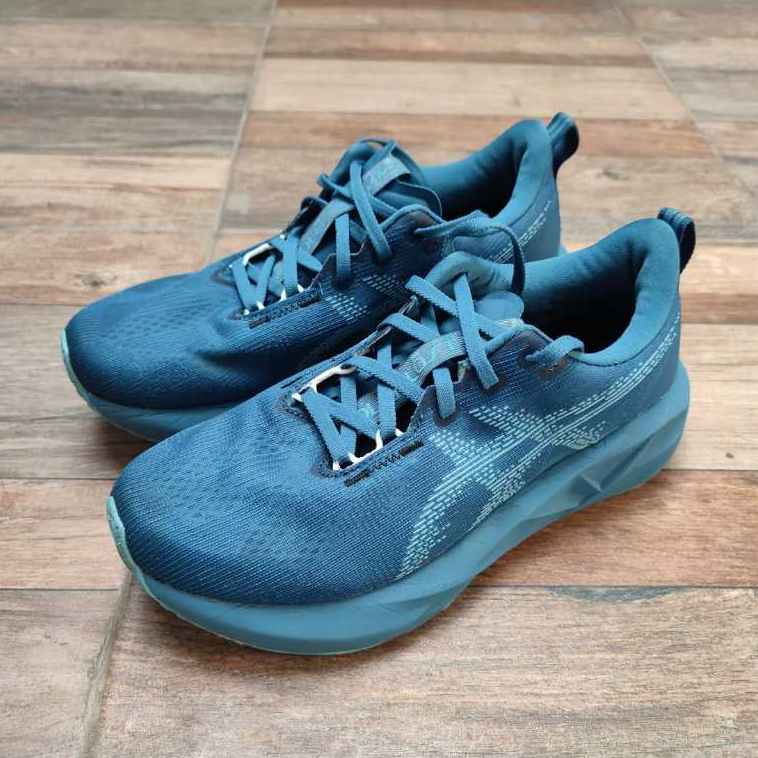 Asics Novablast 5 Winter Sea Second (size 40.5)