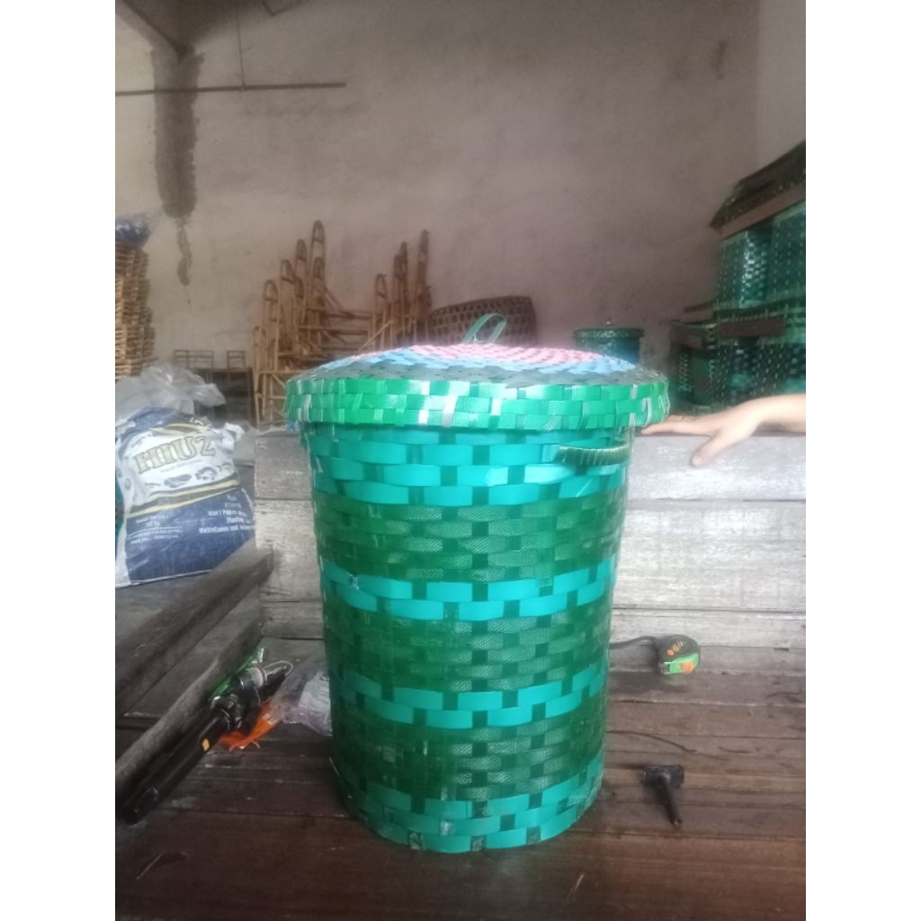 tempat sampah anyam plastik