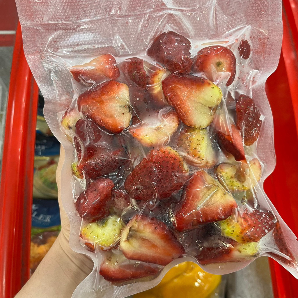 

STRAWBERRY AUSSIE FROZEN BUAH STROBERI BEKU 500 GRAM
