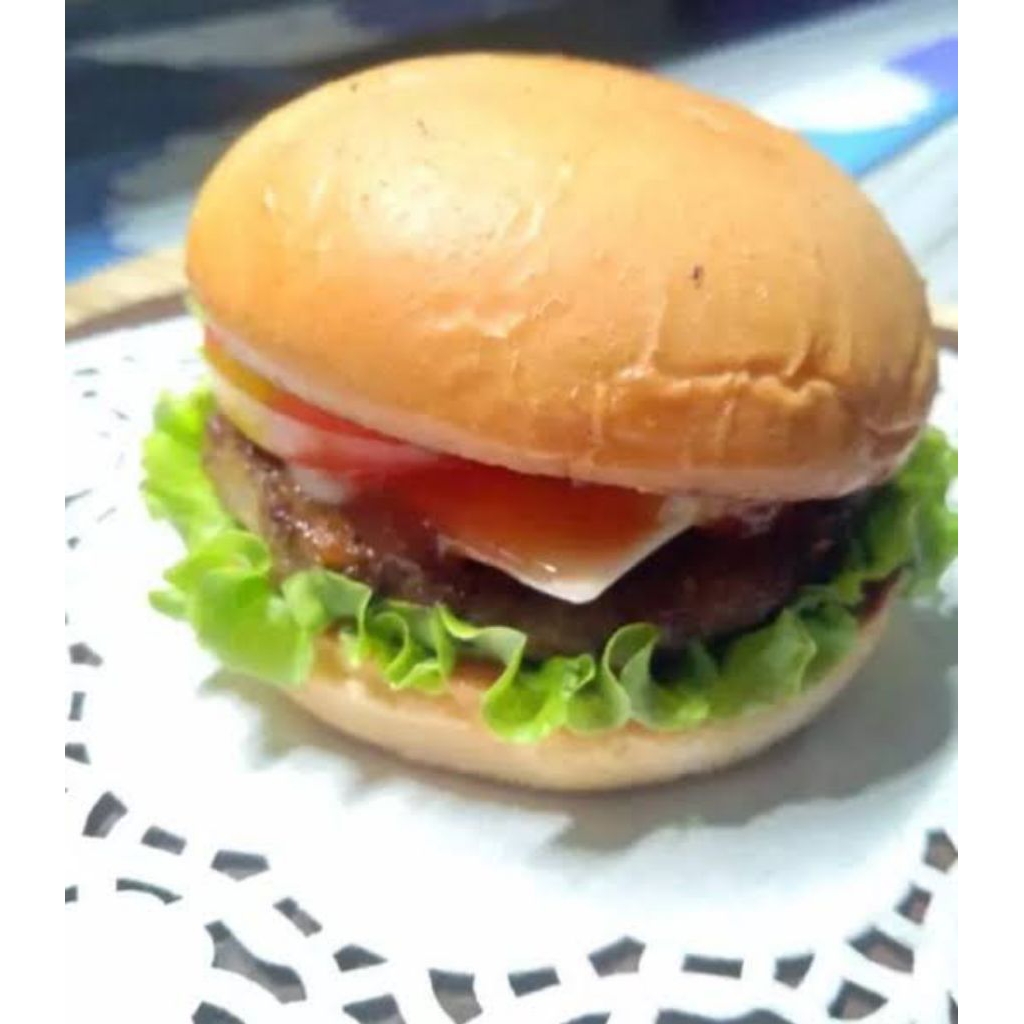 

Beef Burger / Burger Daging Sapi 1 porsi (Makanan siap saji)