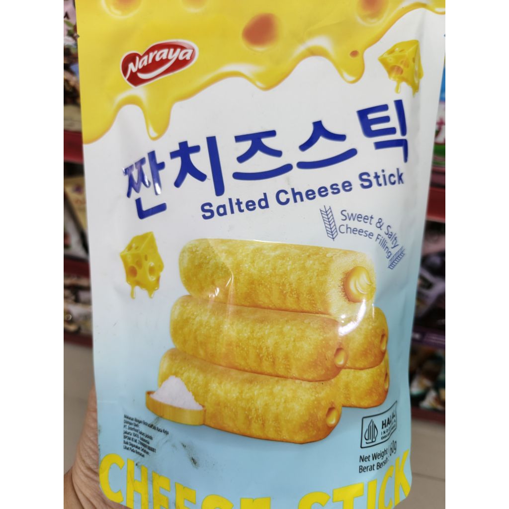 

Naraya Salted Cheeae Stick 60gr. Sweet and salted cheese filling. Stick Keju 60gr