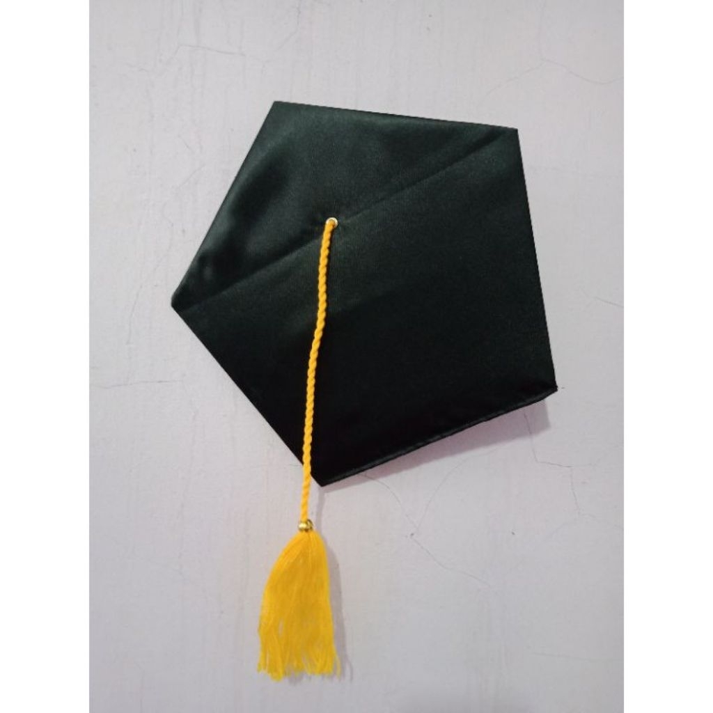 Topi Toga Hitam TK/SD Tali kuning & Hitam