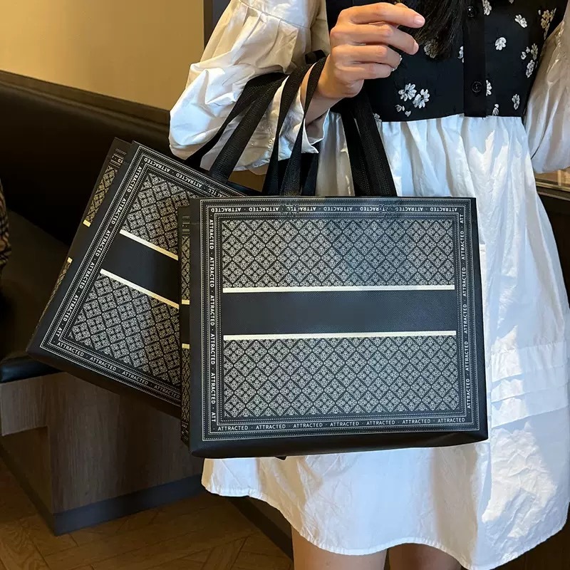 

Tas Belanja - Tas Spunbond - Tas Jinjing - Tas Souvenir - Tas Jinjing Wanita - Tas Lipat - Tas Kado - Kantong Belanja - Souvenir - Kantong - Shopping bag - Spoundbond - Tote Bag - Tas Wanita - Tas Murah - Tas Belanja Murah - Tebal dan Kuat - Tas Wanita-6