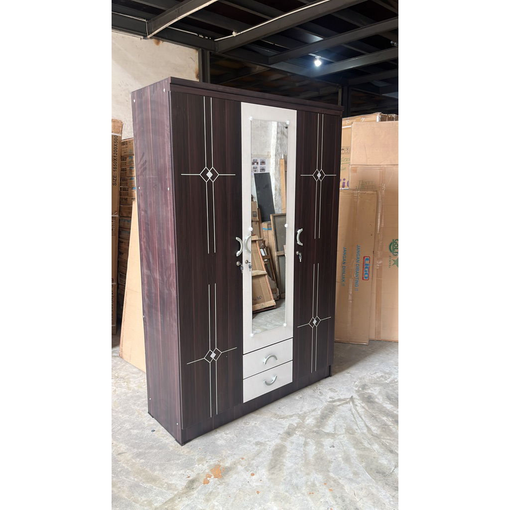 lemari pakaian 3 pintu partikel board