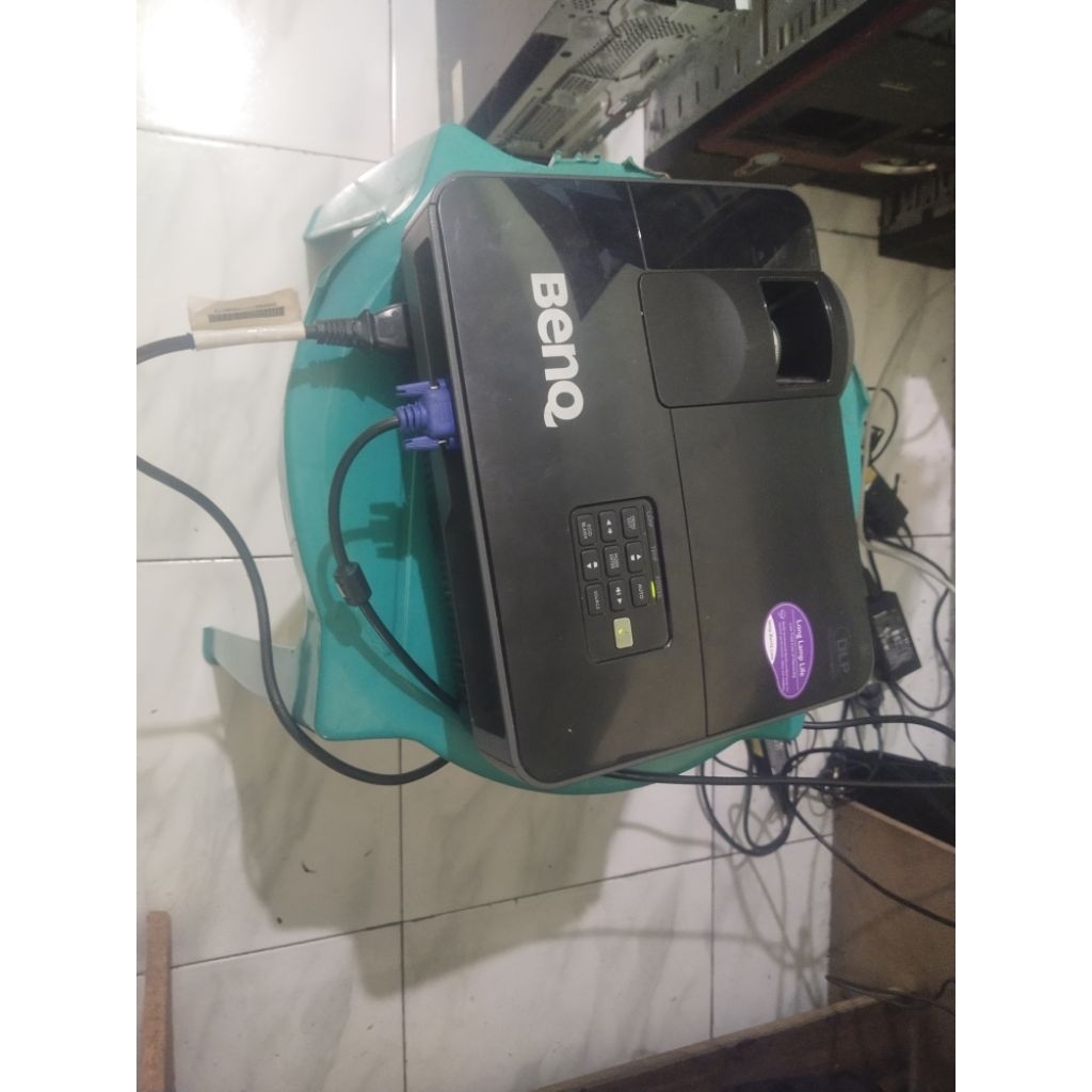 PROYEKTOR BENQ