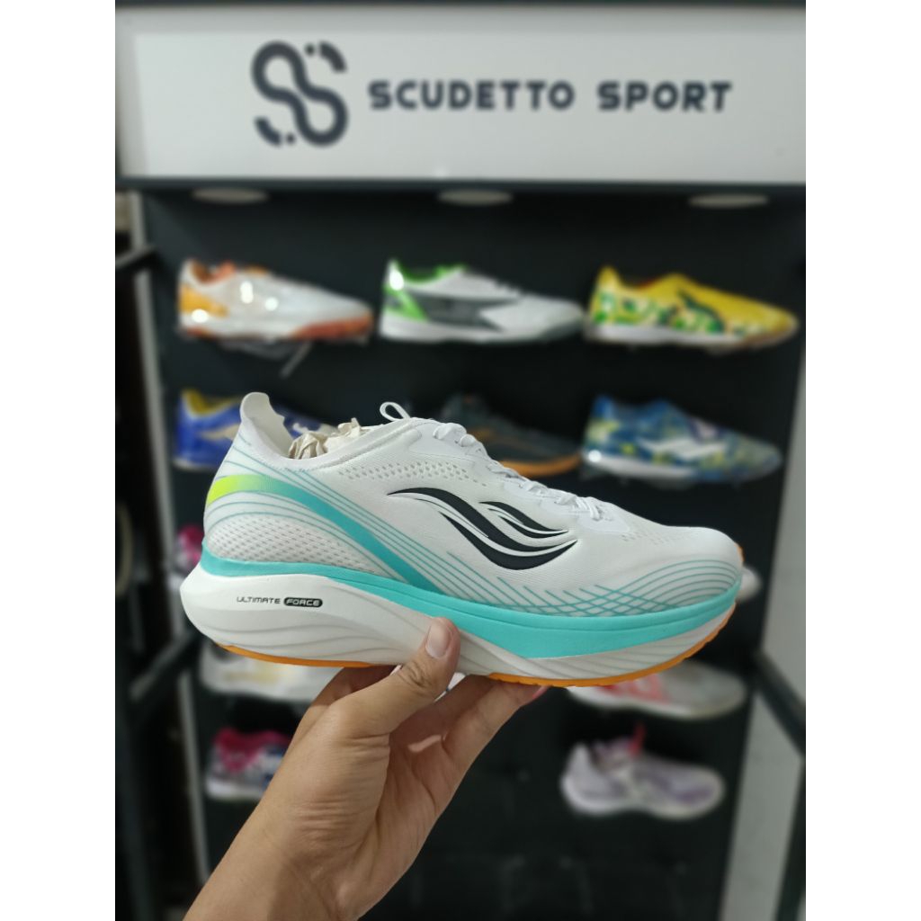 Sepatu Running Desle Magnum
