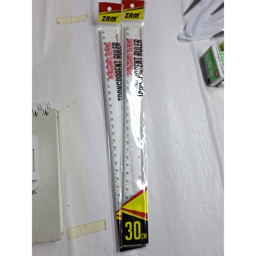 

PENGGARIS PLASTIC MIKA BENING 30 CM /ZRM R-30
