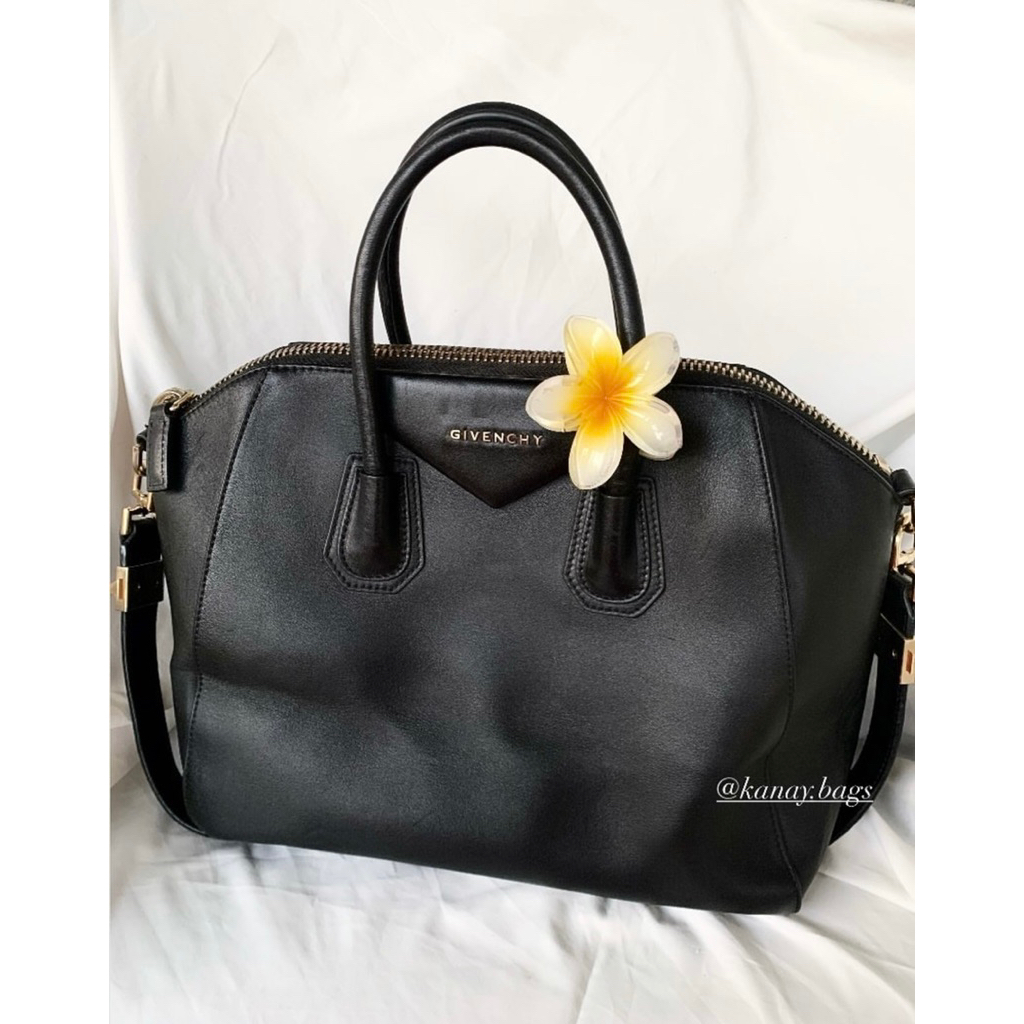 Gvenchy Antigona Medium Bag in Black