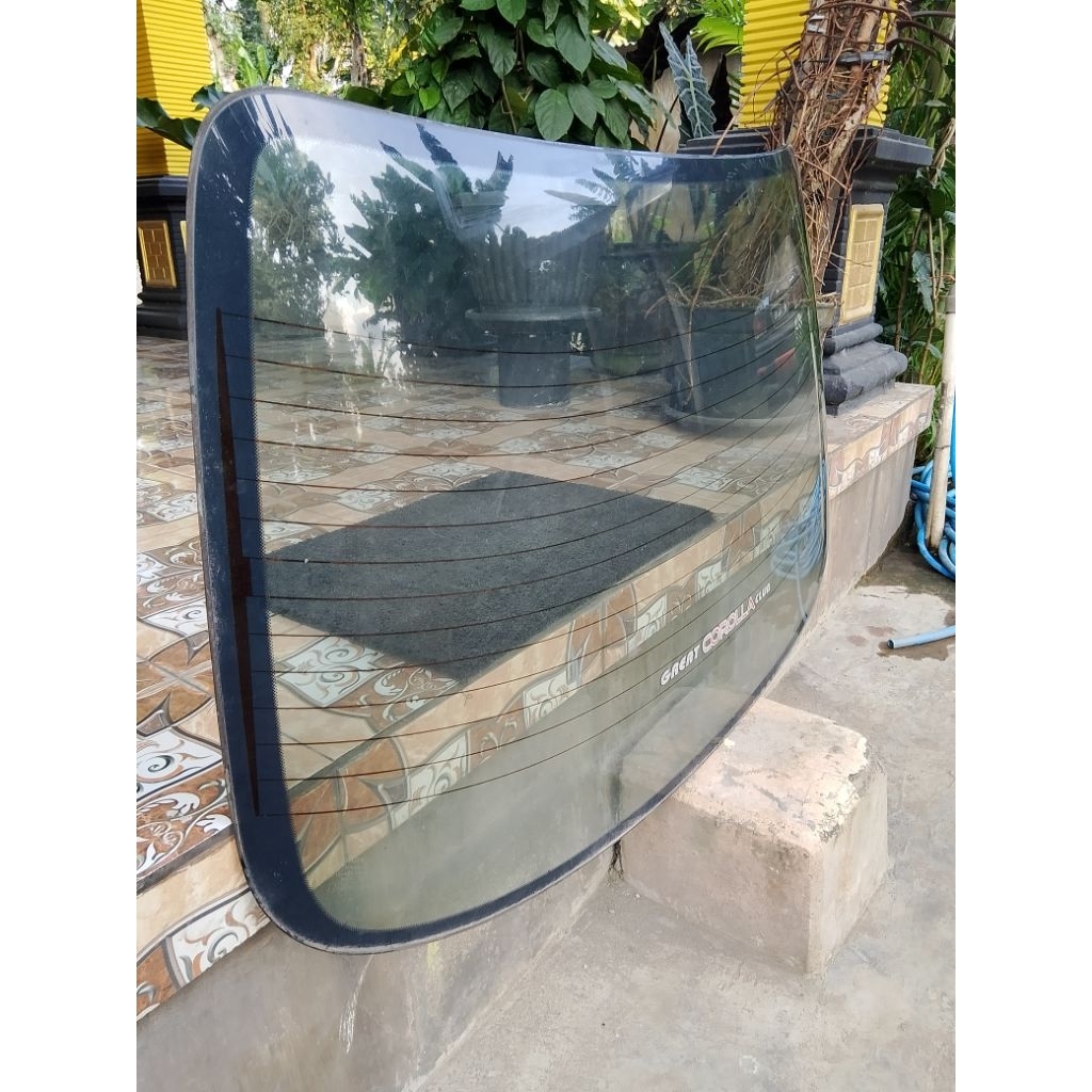 Kaca Belakang Toyota Corona Absolute 2.0