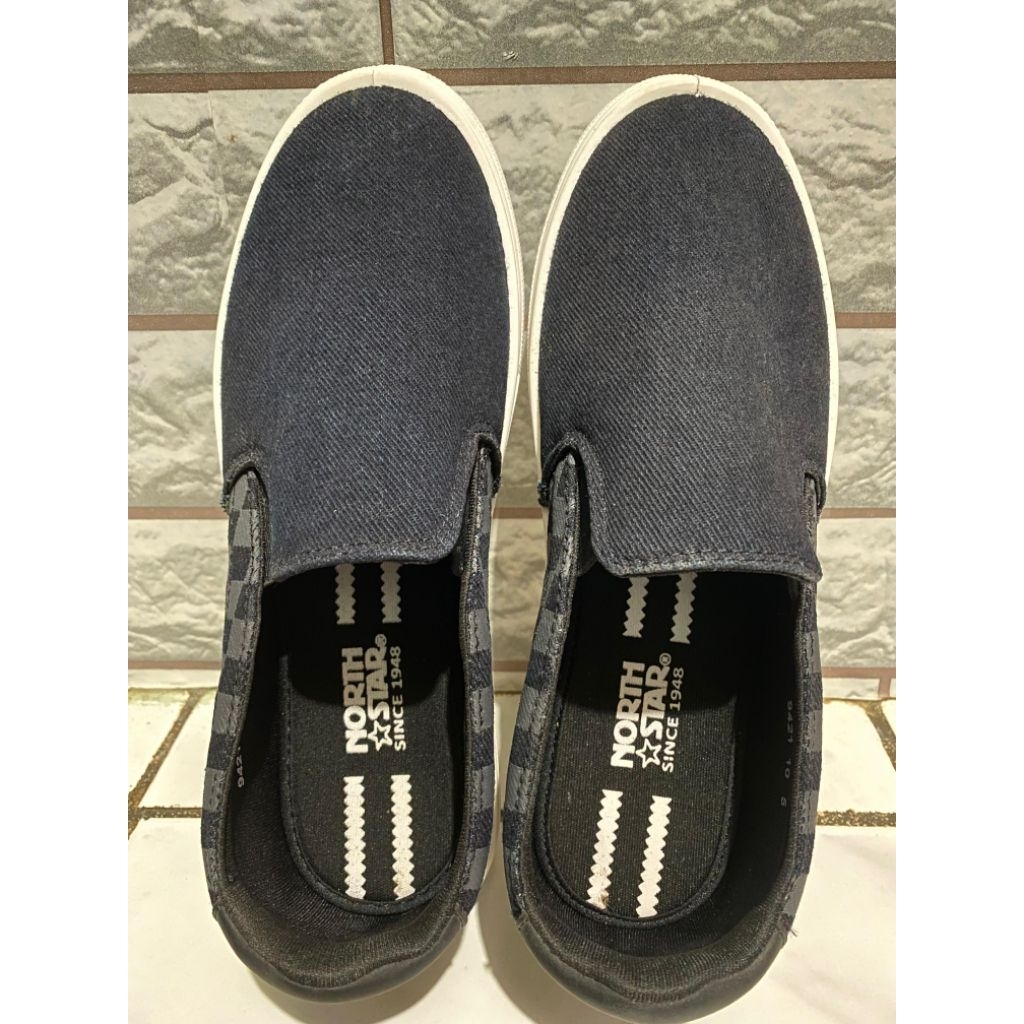 Sepatu North star