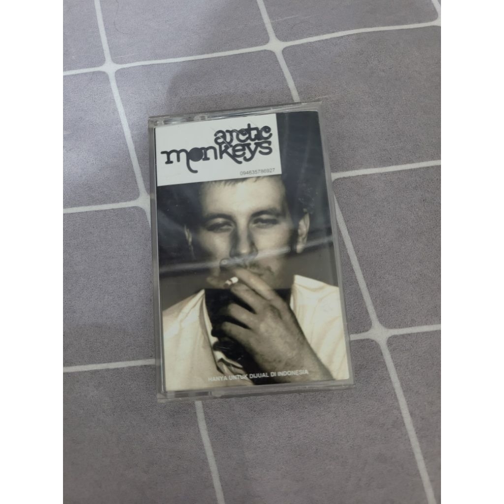 kaset pita arctic monkeys "Whatever they say i am, thats what im not" ori cover kaku rilisan indo