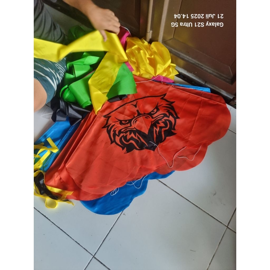 layangan hias kain delta