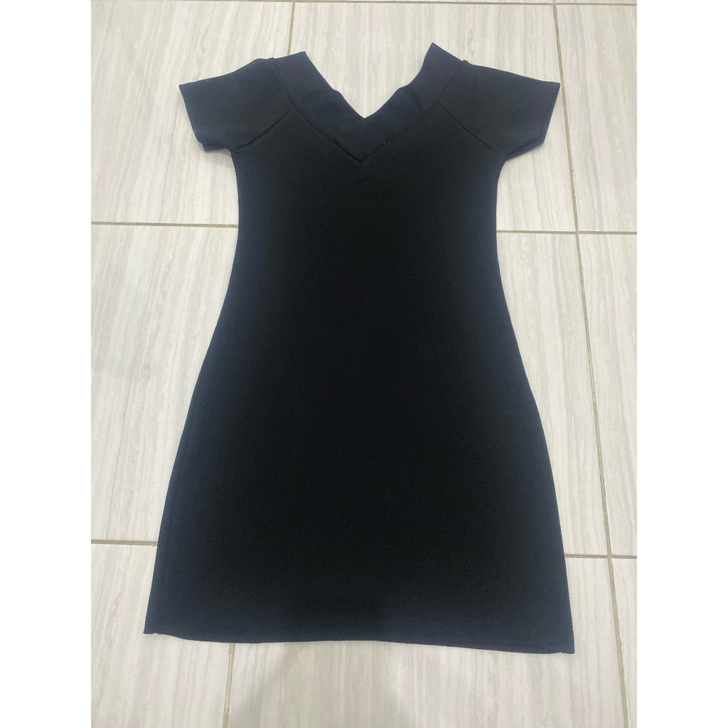 PRELOVED mini dress hitam pekat basic simple elegan v neck tebal mewah