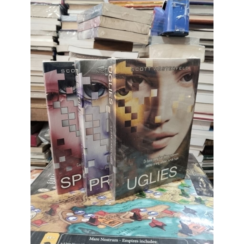 Novel original UGLIES PRETTIES SPECIALS by Scott Westerfeld