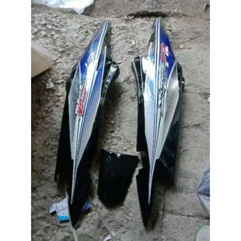 Cover body belakang motor Honda Supra fit New Warna HITAM Set Striping BIRU