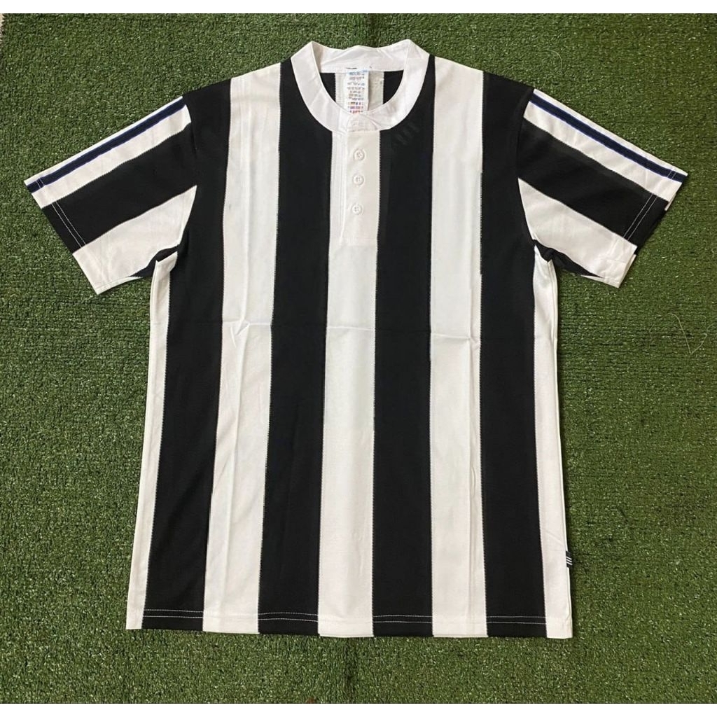 JERSEY BOLA RETRO NEWCASTLE HOME 1996 GRADE ORI AAA IMPORT LOGO BORDIR SPONSOR VELVET TIMBUL CHAT AD