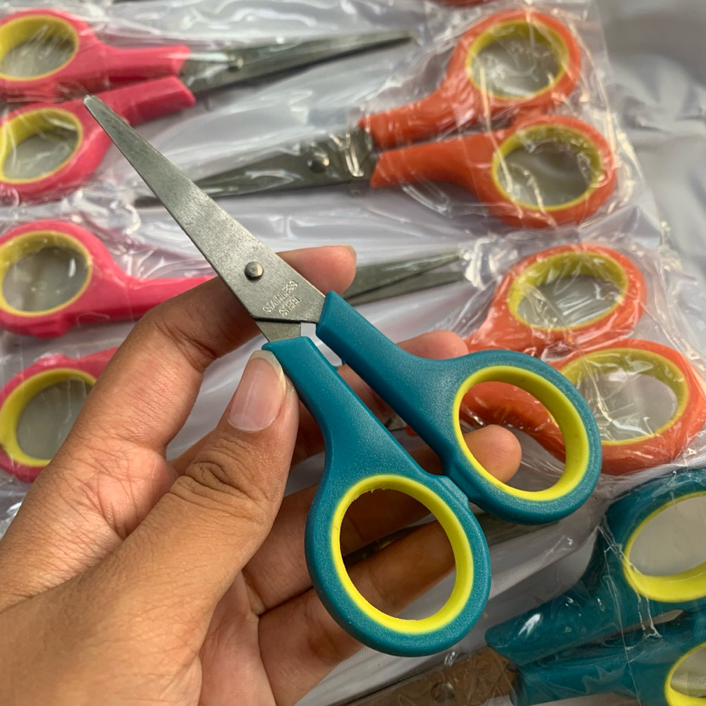 

GUNTING KERTAS MI-ONE UKURAN SEDANG ECER MURAH