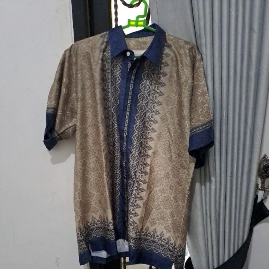 Preloved Wearing Klamby Shirt Men Medinela Marzipan