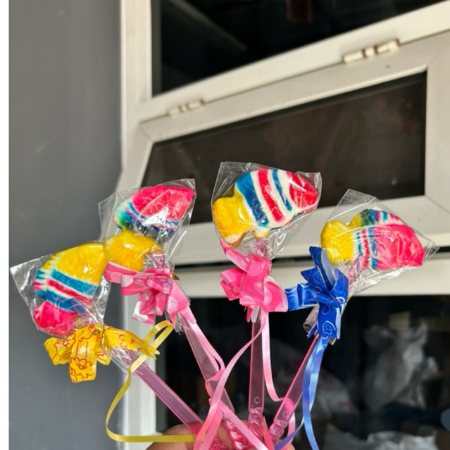 

Tuding ikan pita Besar isi 20 PCS Nggraming Candy Lolipop