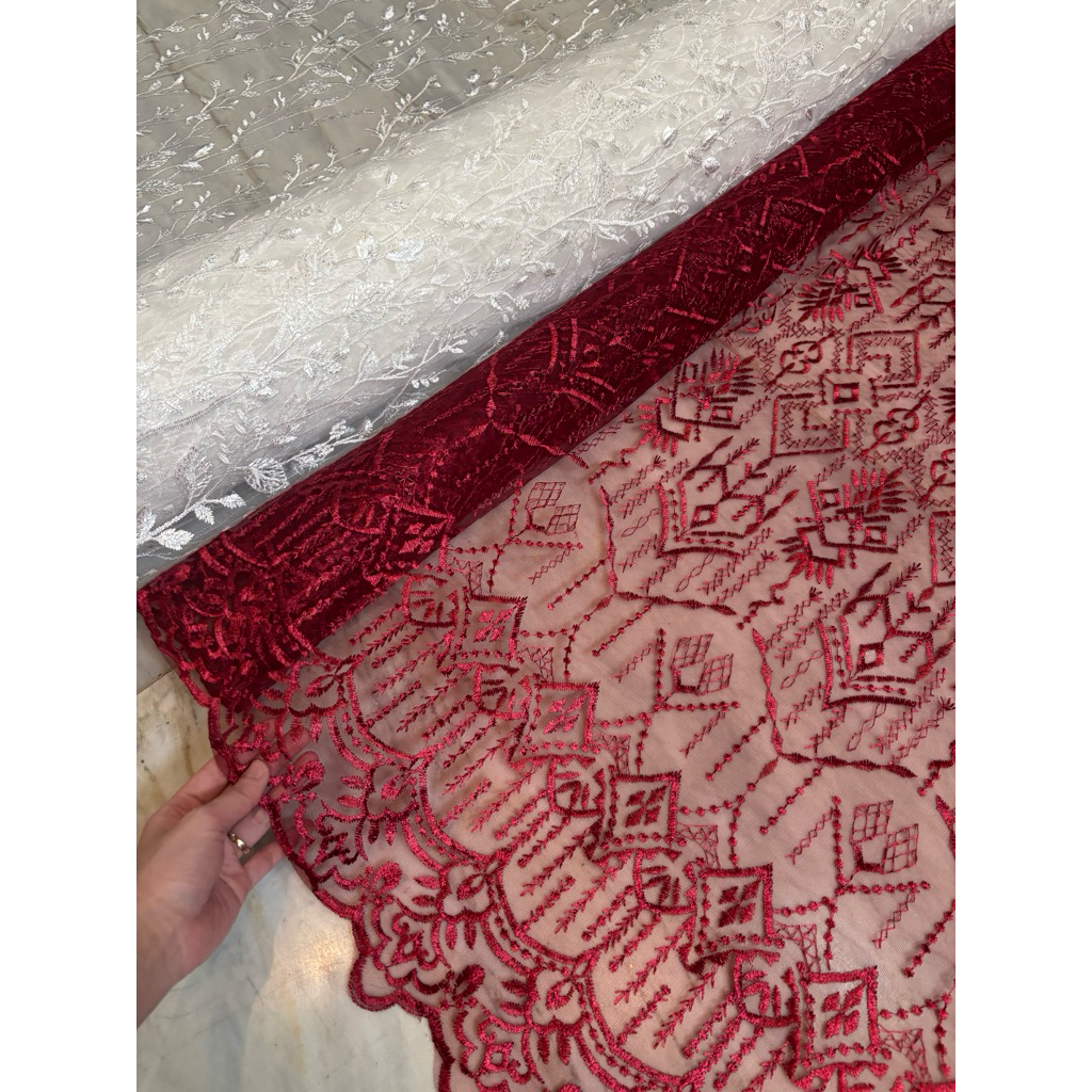 Bahan Kain Kebaya Brokat Tile Madeline motif3 Warna Merah Maroon