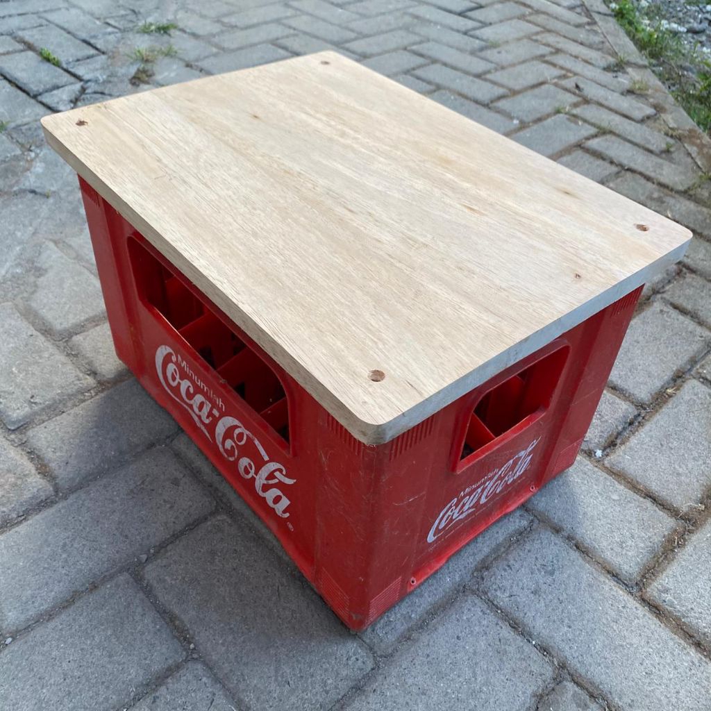 meja krat Coca-Cola jadul meja estetik krat coca cola