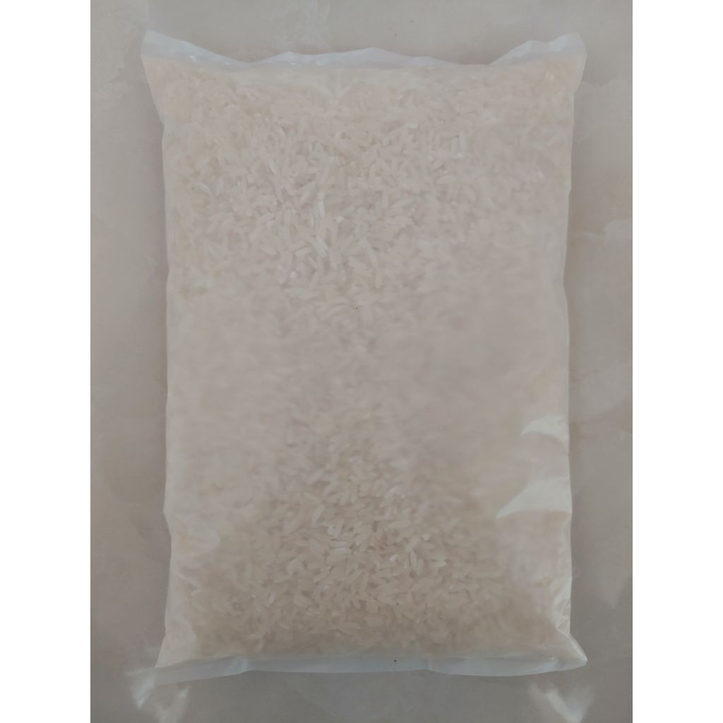 

Beras Lokal new rice Panenan sendiri (1 kg)
