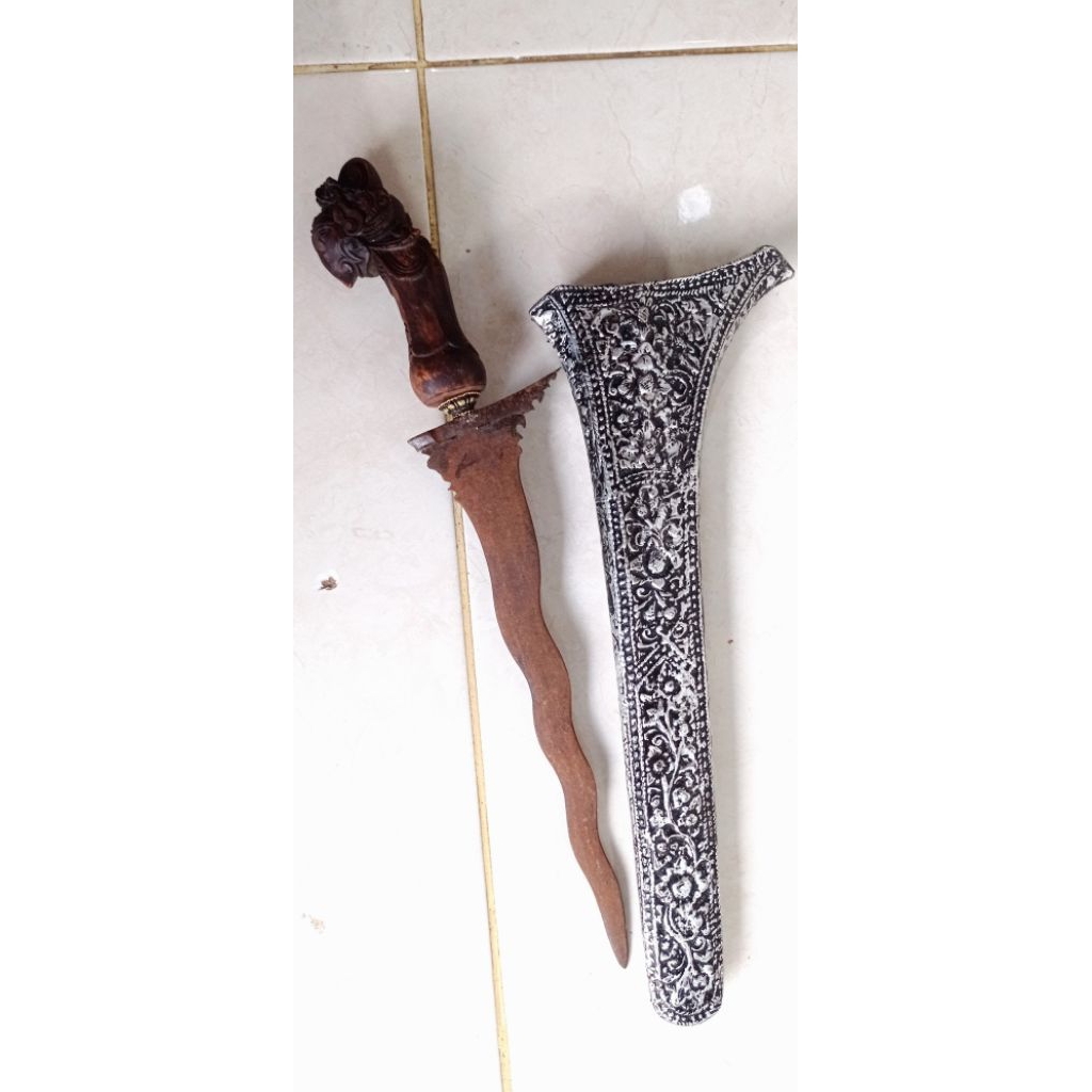 Keris Luk patrem handel kayu motif Raja mala panjang bilah 25cm