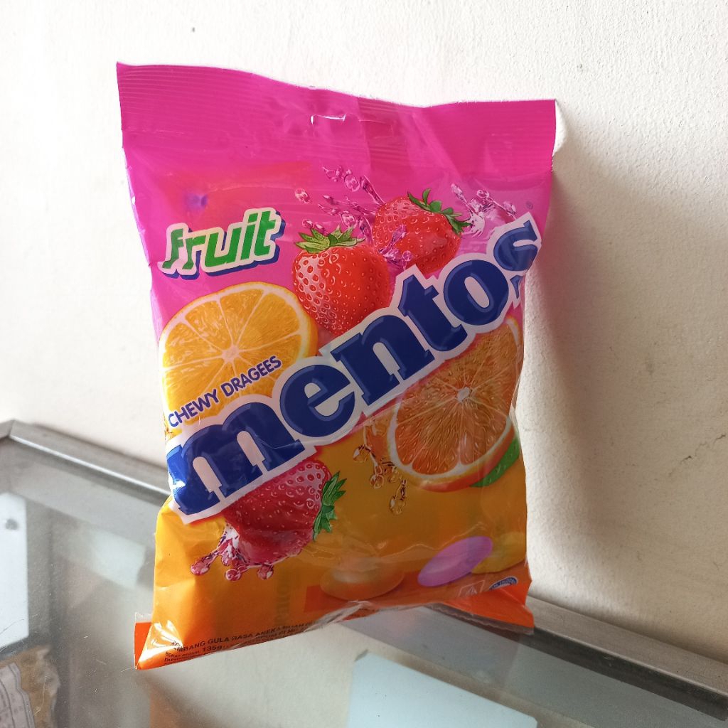 

Mentos Fruit 1 Pack Isi ±50 Butir Permen Chewy Kembang Gula Gula Rasa Aneka Buah Stroberi Jeruk Lemon Halal BPOM