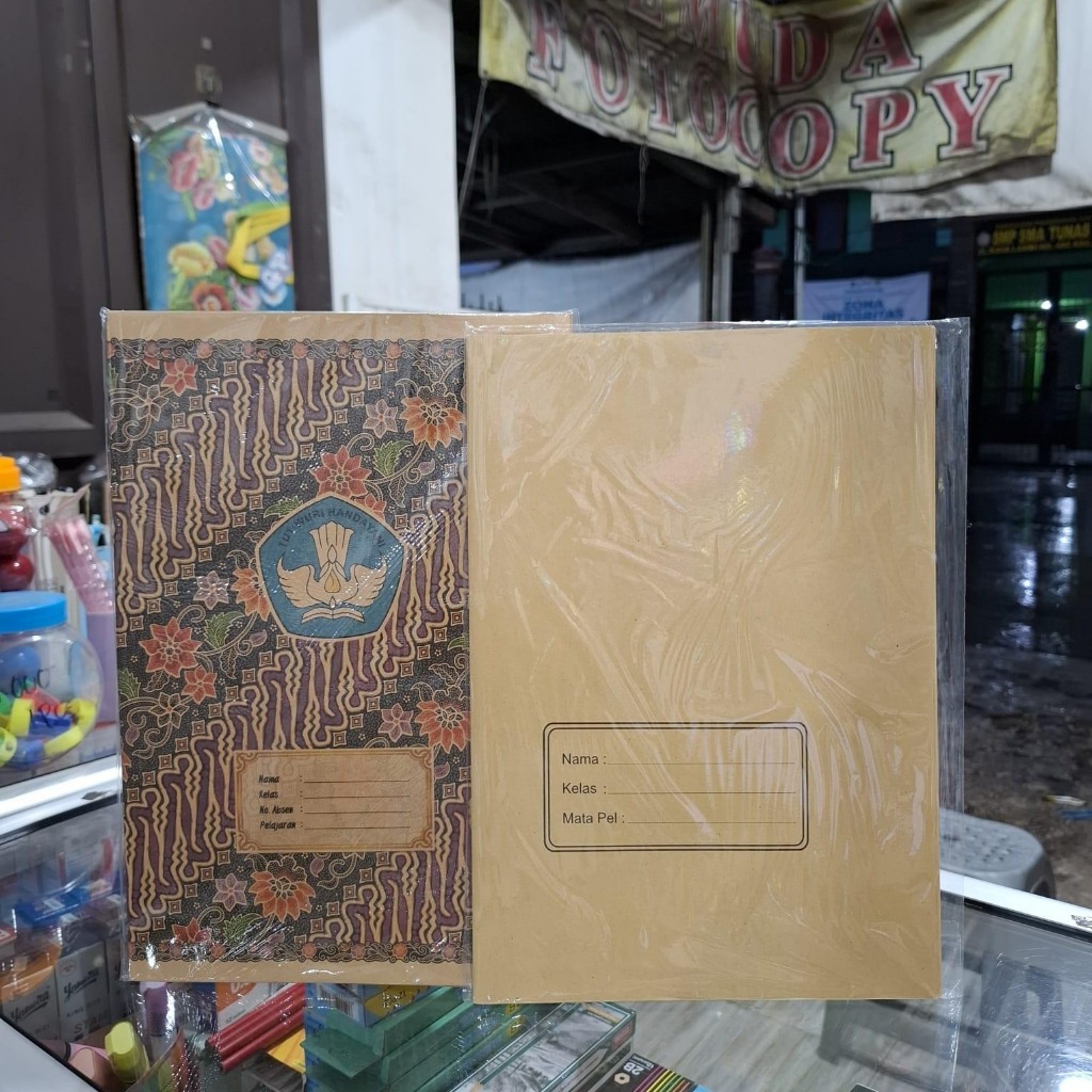 

1 pack (20 lembar) Sampul Kertas boxy Tebal motif Batik dan Polos
