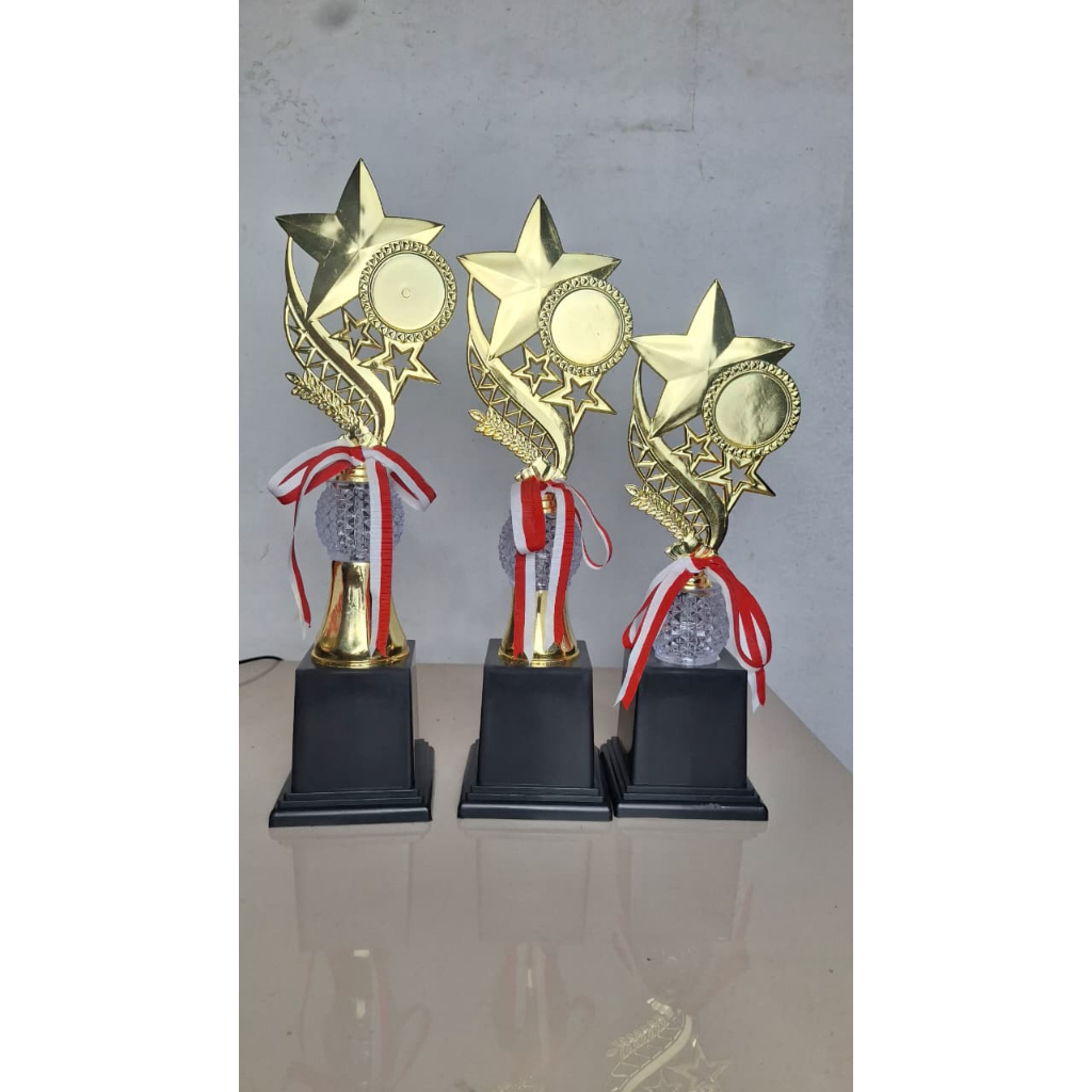 SET PIALA KRISTAL BENING