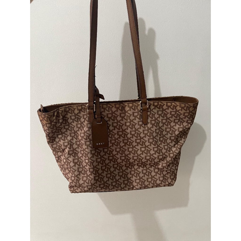Preloved DKNY Bryant Tas Tote Kulit Saffiano Besar