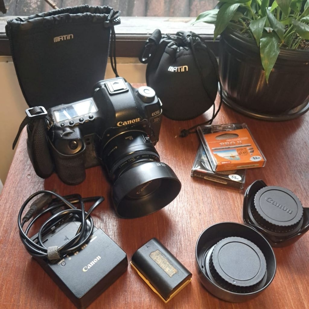 Camera Canon EOS 5D Mark II Full Set - BEKAS