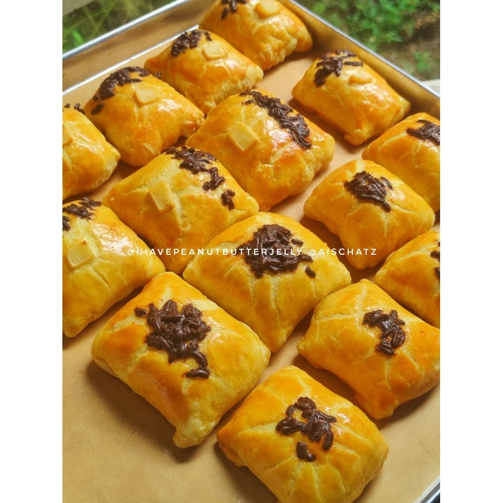 

aischatz bolen pisang coklat keju bandung jawa timur enak