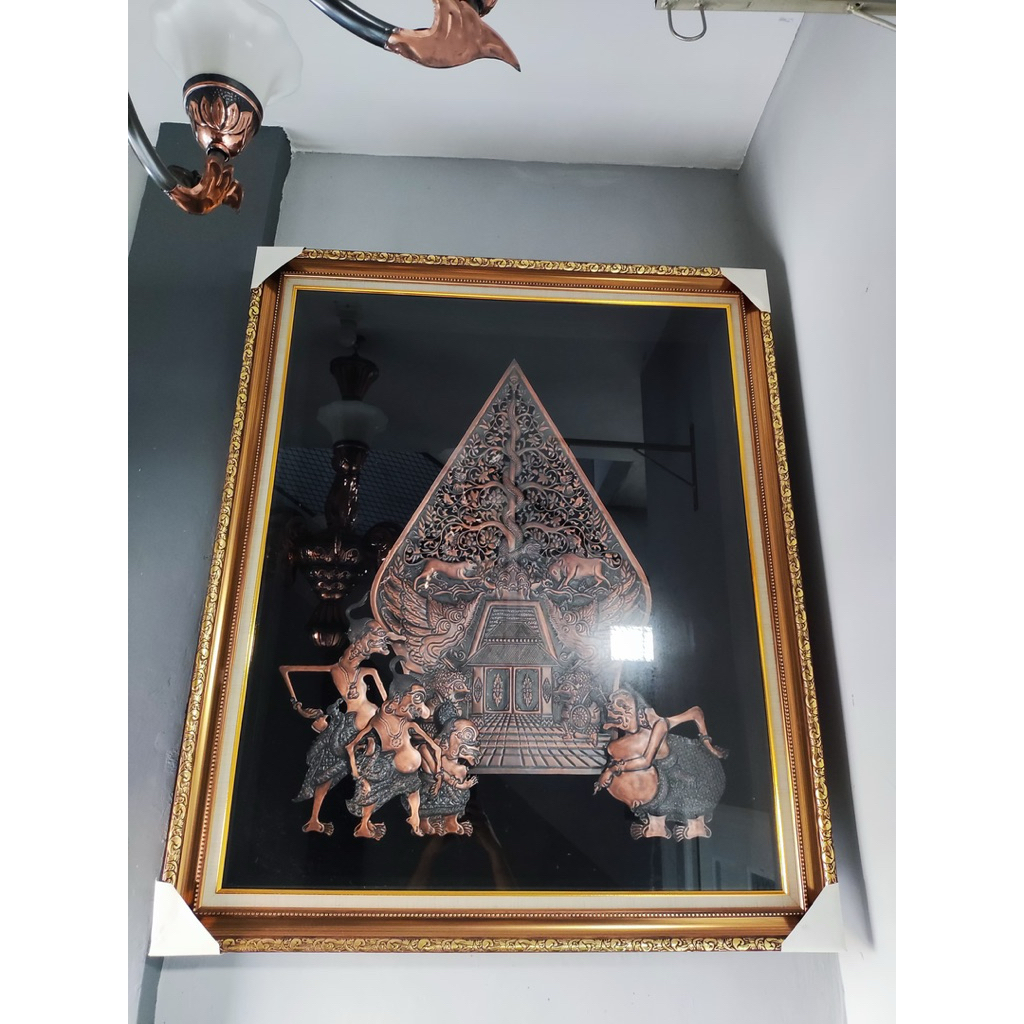 Gunungan Wayang Tembaga Finishing klasik dengan bingkai