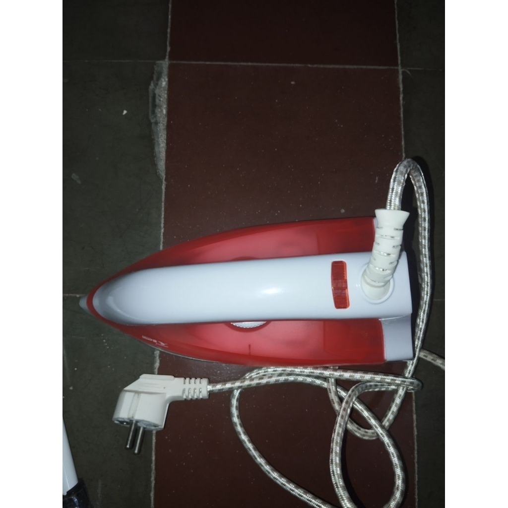 Preloved setrika MR. DIY minus tapak seperti digambar. Harga nett