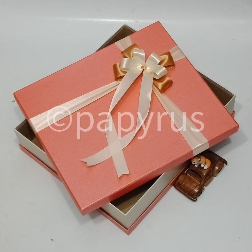 

PAPYRUS Sandwich 35x40 Tinggi 8cm Kotak Kado Gift Box Hardbox Hampers Hadiah V3