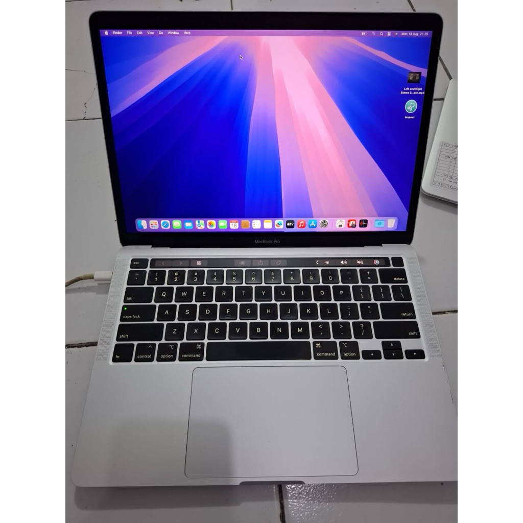 MACBOOK PRO 13" 2020 iBox Core i7 RAM 16GB/SSD 1 TB iCloud kosong
