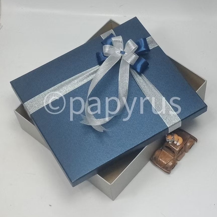 

PAPYRUS Kombinasi 35x40 Tinggi 8cm Kotak Kado Gift Box Hardbox Hampers Hadiah V1