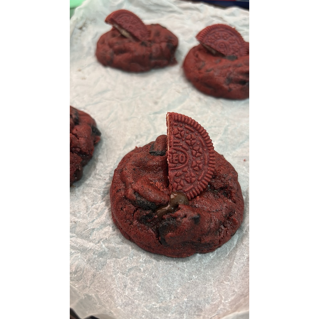 

Soft Cookies Red Velvet with Choco Crunchy filling