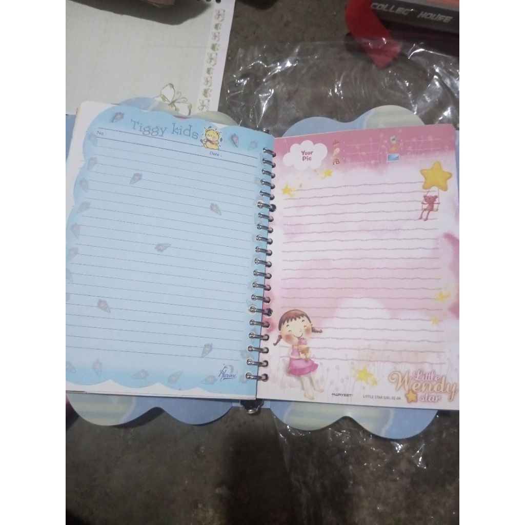 

Preloved Binder A5 Loose leaf beserta koleksi kertas binder jadul