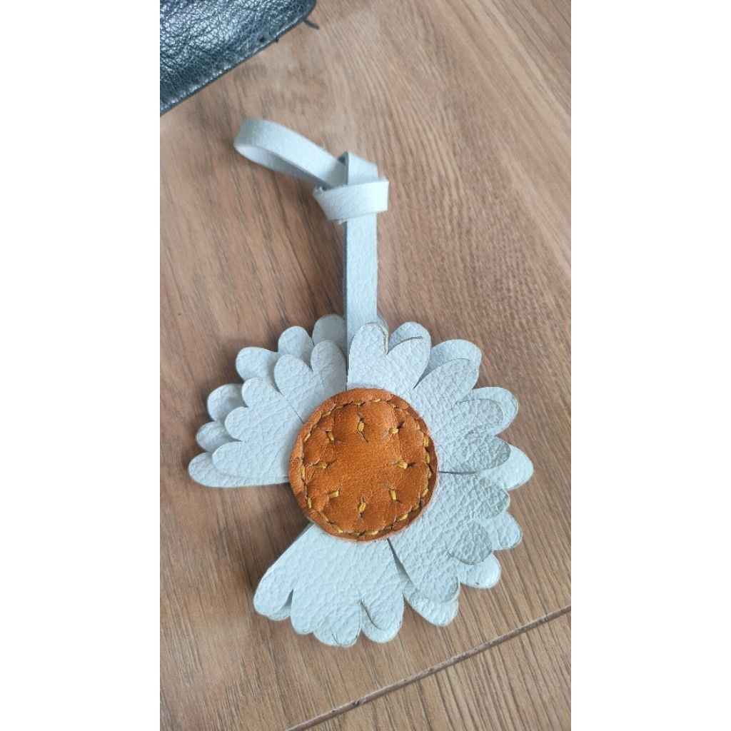 Bagcharm Daisy kulit asli