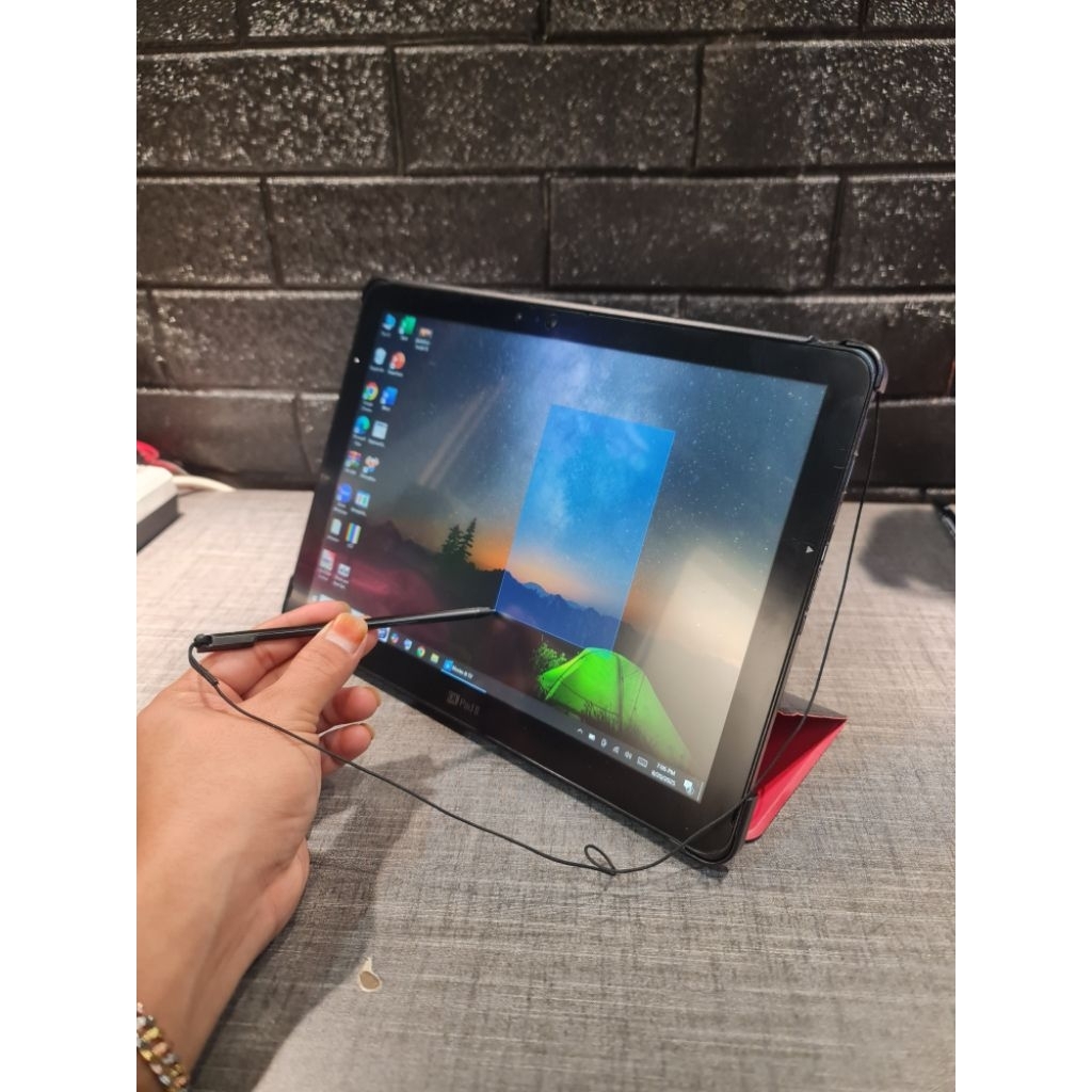 Tablet Windows Fujitsu ARROWS Tab V727/V Core M3 7Y30 Ram 8GB Ssd 128GB Layar 12in Touchscreen Ips F